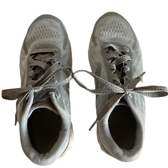 New Balance Arishi Running Sneaker Silver with Lavender White Sole Girls SZ 1 - Picture 2 of 8